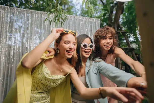 5 Fun Reasons Photo Booths Elevate Modern Weddings